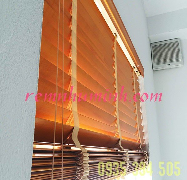 Rèm gỗ cửa sổ Đà Nẵng - Rèm gỗ màu vàng sang trọng tại Đà Nẵng