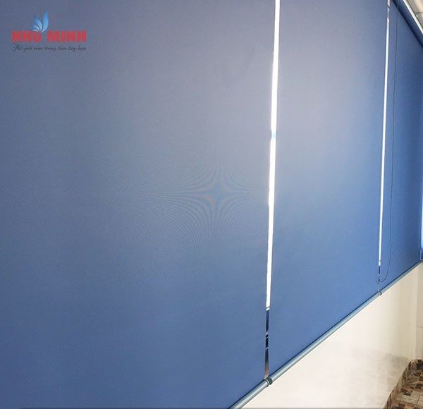 Rèm cuốn chống nắng tại Đà Nẵng - Rèm cuốn văn phòng màu xanh mã 009