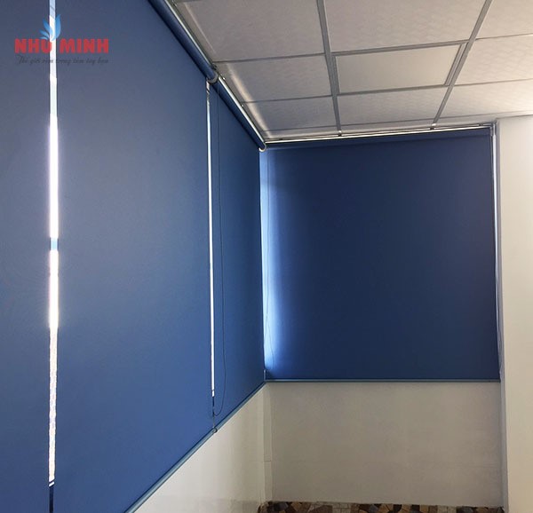 Rèm cuốn chống nắng tại Đà Nẵng - Rèm cuốn văn phòng màu xanh mã 009