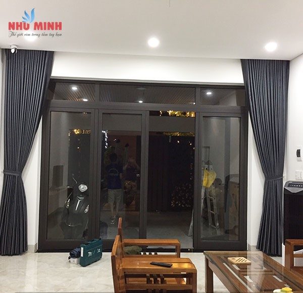 Rèm cửa tự động cao cấp tại Đà Nẵng - Rèm vải màu ghi đậm mã 16-17, động cơ AT85