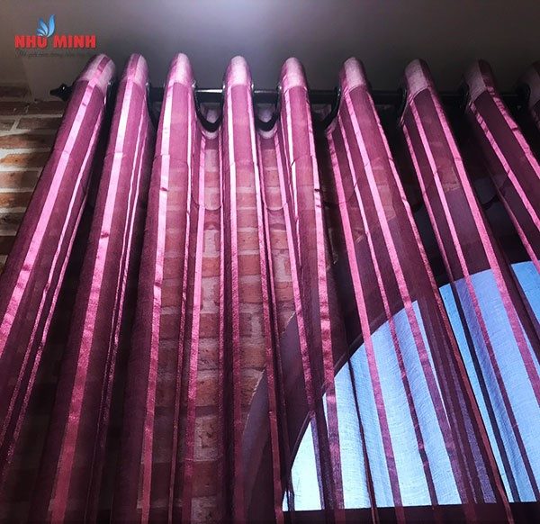 Rèm voan cao cấp tại Đà Nẵng - Mẫu rèm voan màu đỏ đô siêu đẹp mã NM18