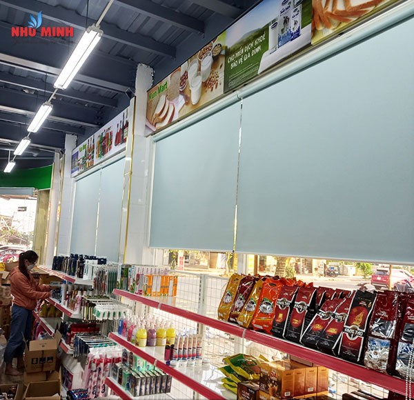 Rèm cuốn lắp siêu thị tại Đà Nẵng - Mẫu rèm cuốn màu xanh mã C702