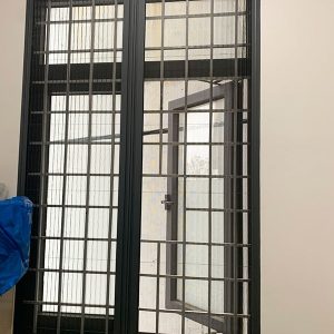 Cửa lưới chống muỗi hệ cửa sổ khung nhôm màu ghi