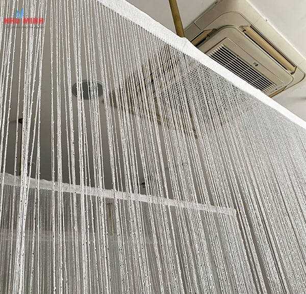 Rèm sợi trang trí spa tại Đà Nẵng - Mẫu rèm sợi màu trắng ánh kim