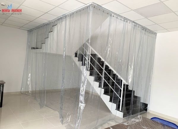 Rèm pvc ngăn lạnh giá rẻ tại Đà Nẵng - Mẫu màn pvc dày 0.5li lắp che cầu thang.