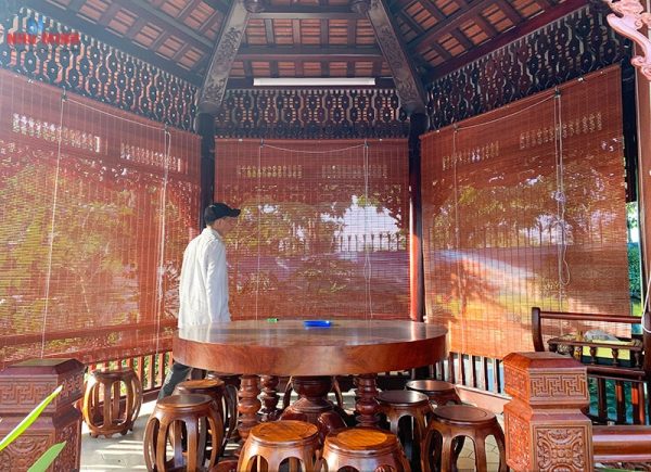Rèm trúc che nắng tại Đà Nẵng - Mẫu rèm trúc đỏ gạch (da bò) sơn 2 lớp lắp nhà gỗ