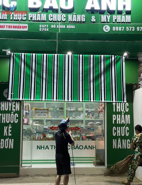 Bạt cuốn che mưa nắng tại Đà Nẵng - Như Minh thi công bạt cuốn các loại, giá tốt.