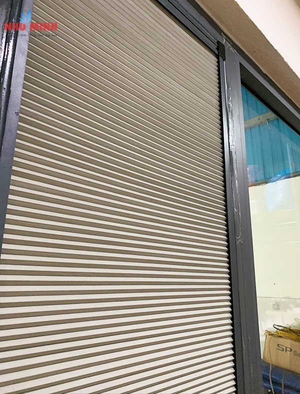 Rèm tổ ong lắp lên kính tại Đà Nẵng - Giải pháp chống nắng, chống nóng tốt nhất hiện nay.