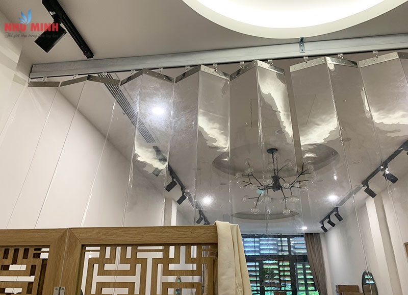 Màn nhựa pvc ngăn lạnh xếp gấp liền tấm tại Đà Nẵng - Mẫu rèm nhựa dày 1.5li, trắng trong