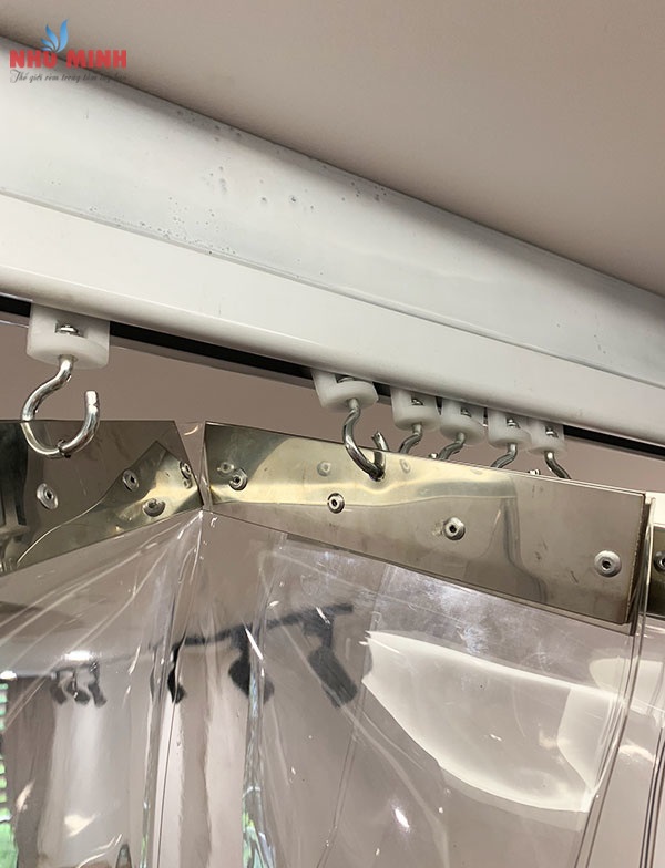 Màn nhựa pvc ngăn lạnh xếp gấp liền tấm tại Đà Nẵng - Mẫu rèm nhựa dày 1.5li, trắng trong