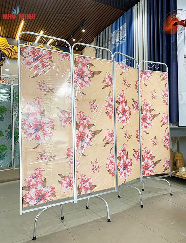 Bình phong giá rẻ tại Đà Nẵng - Mẫu bình phong khung nhôm vải hoa văn xếp gọn nhẹ nhàng
