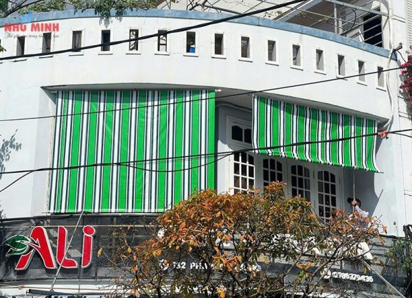 Bạt che nắng mưa giá rẻ tại Đà Nẵng - Mẫu bạt cuốn dùng dây rút nhẹ hàng, dễ sử dụng