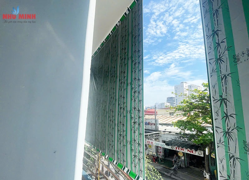 Bạt che nắng mưa giá rẻ tại Đà Nẵng - Mẫu bạt cuốn dùng dây rút nhẹ hàng, dễ sử dụng