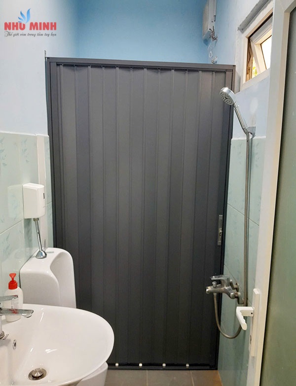 Cửa xếp lá nhôm lắp ngăn phòng tắm, phòng vệ sinh - Giải pháp giúp tiết kiệm không gian, gọn gàng.