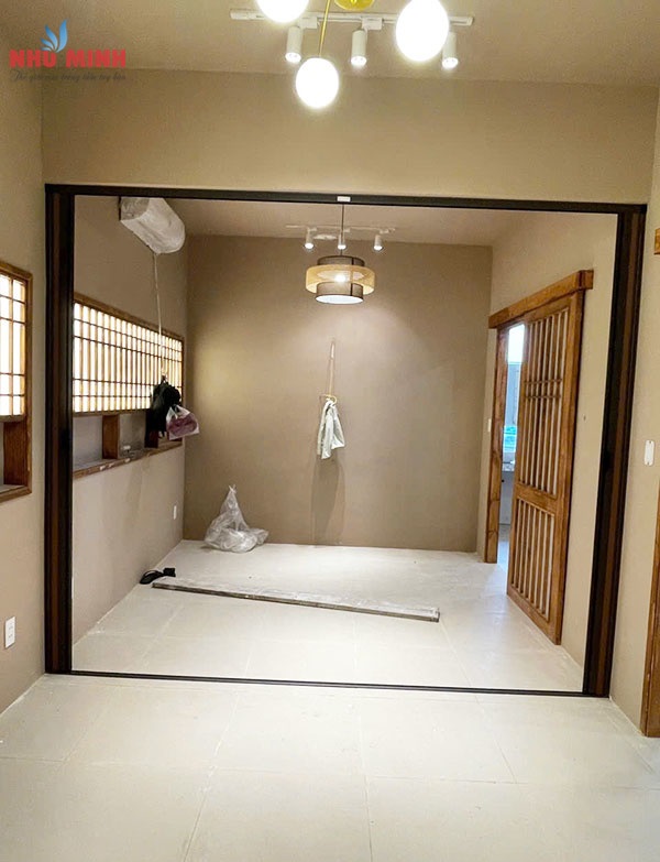 Vách rèm tổ ong ngăn lạnh cầu thang tại Đà Nẵng - Mẫu vách tổ ong màu nâu mã 004.