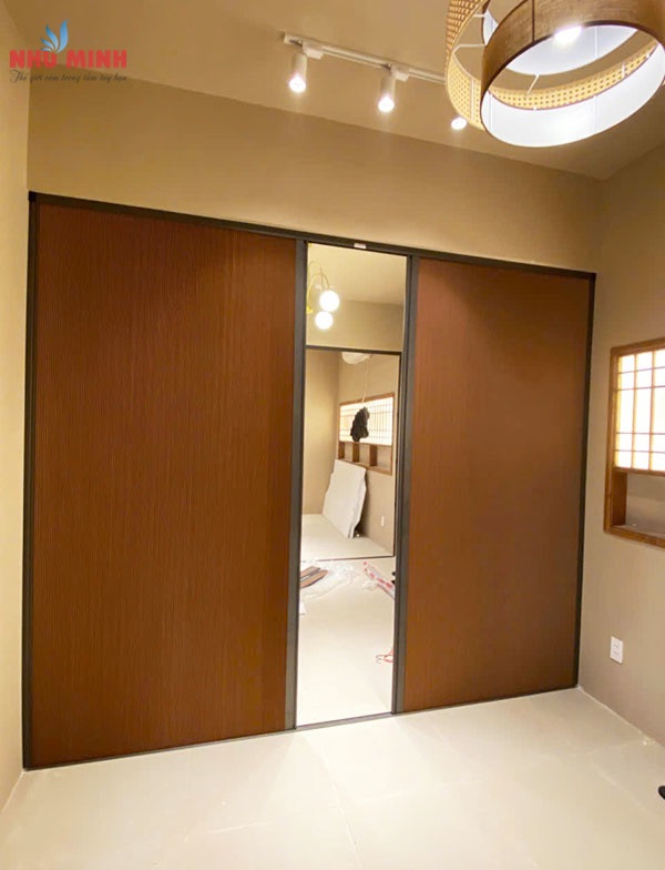 Vách rèm tổ ong ngăn lạnh cầu thang tại Đà Nẵng - Mẫu vách tổ ong màu nâu mã 004.