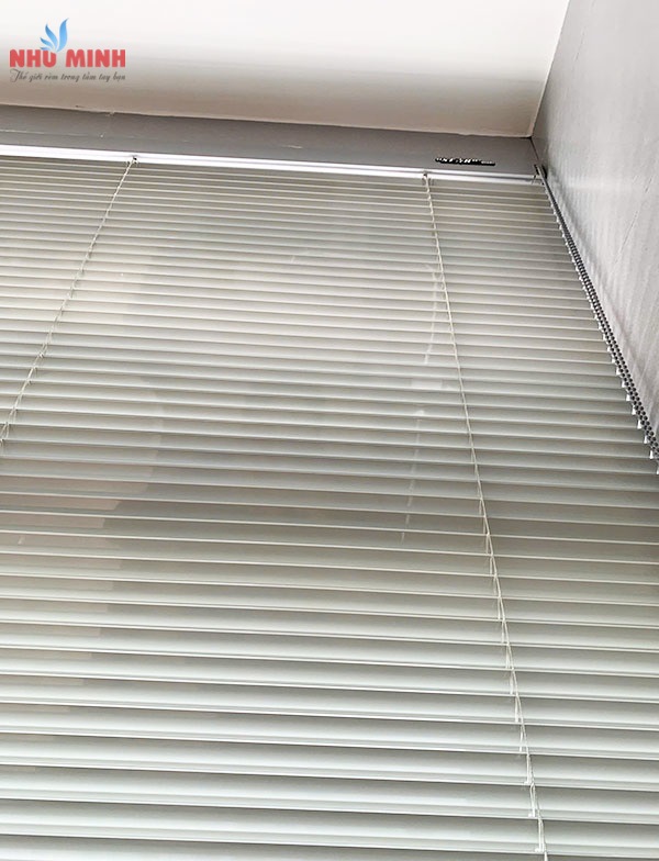 Rèm sáo nhôm lắp phòng tắm tại Đà Nẵng - Mẫu rèm nhôm màu xám mã ST09