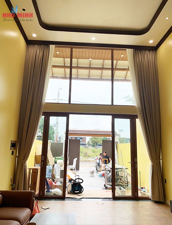 Mẫu rèm vải 2 lớp màu vàng đồng, cản sáng 95%