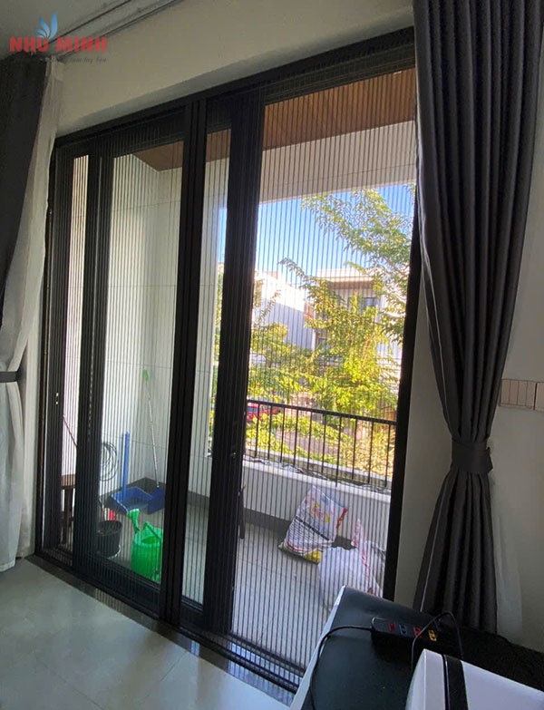 Cửa lưới chống muỗi lắp căn hộ tại Đà Nẵng - Mẫu cửa lưới lắp cửa đi ban công