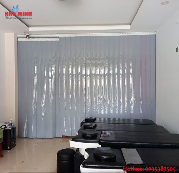 Rèm nhựa pvc màu ghi xám.